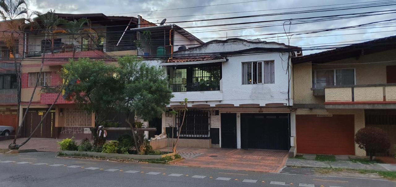 Hostel Metro Floresta Alojamiento Medellín Exterior foto