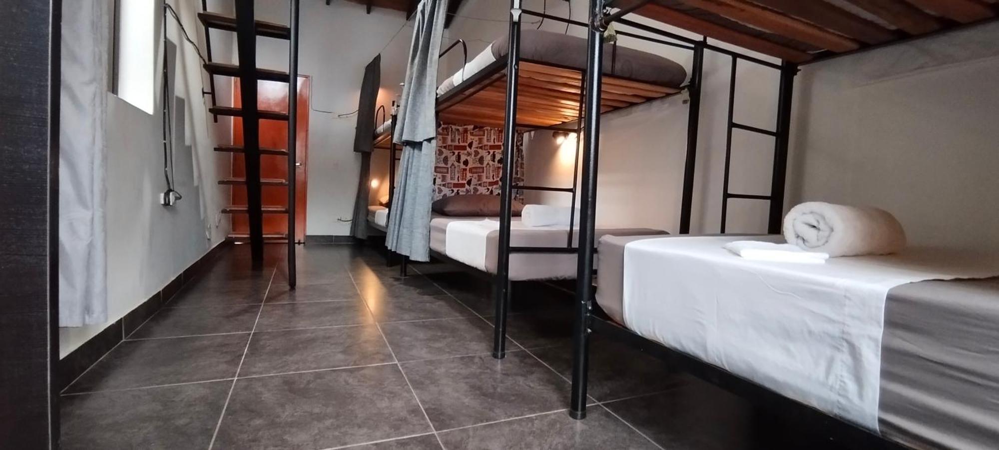 Hostel Metro Floresta Alojamiento Medellín Exterior foto