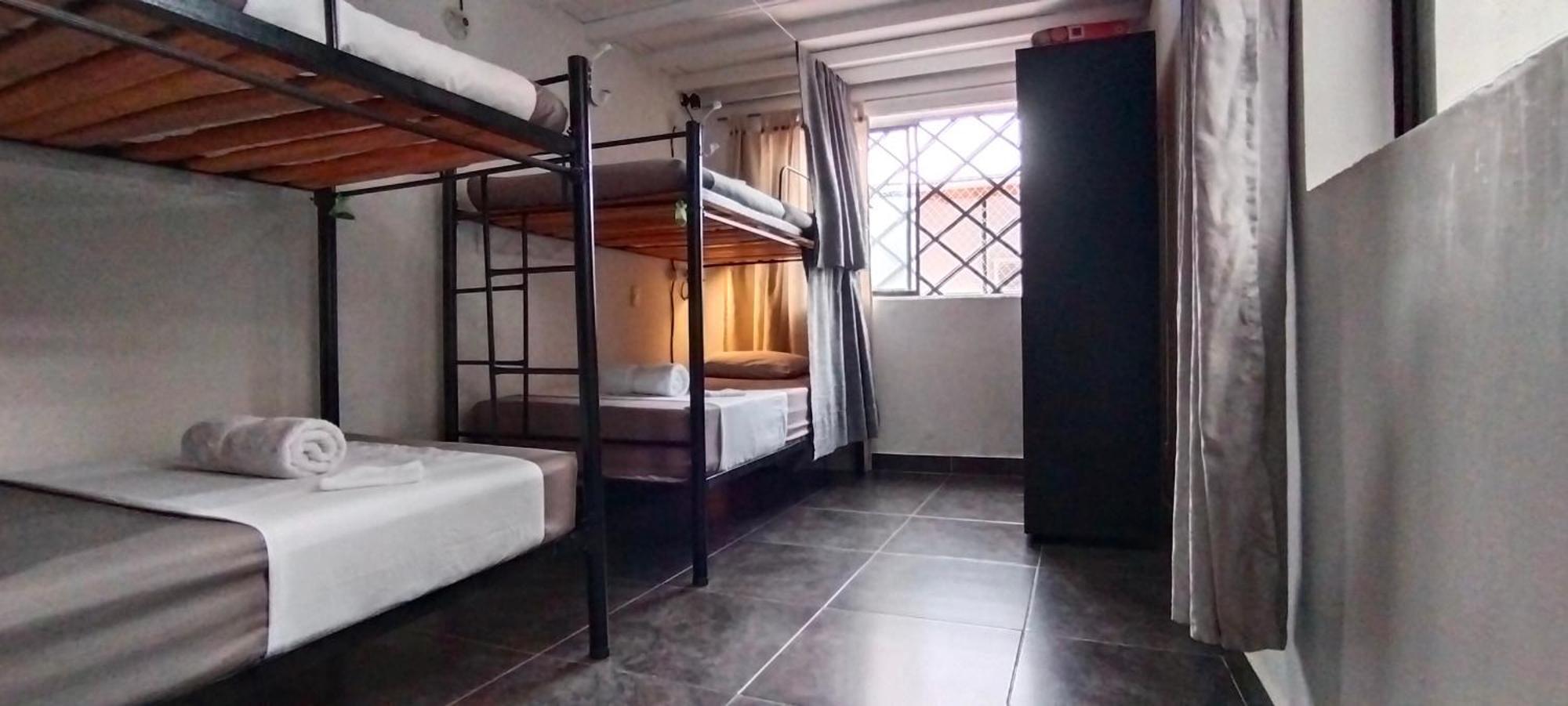 Hostel Metro Floresta Alojamiento Medellín Exterior foto
