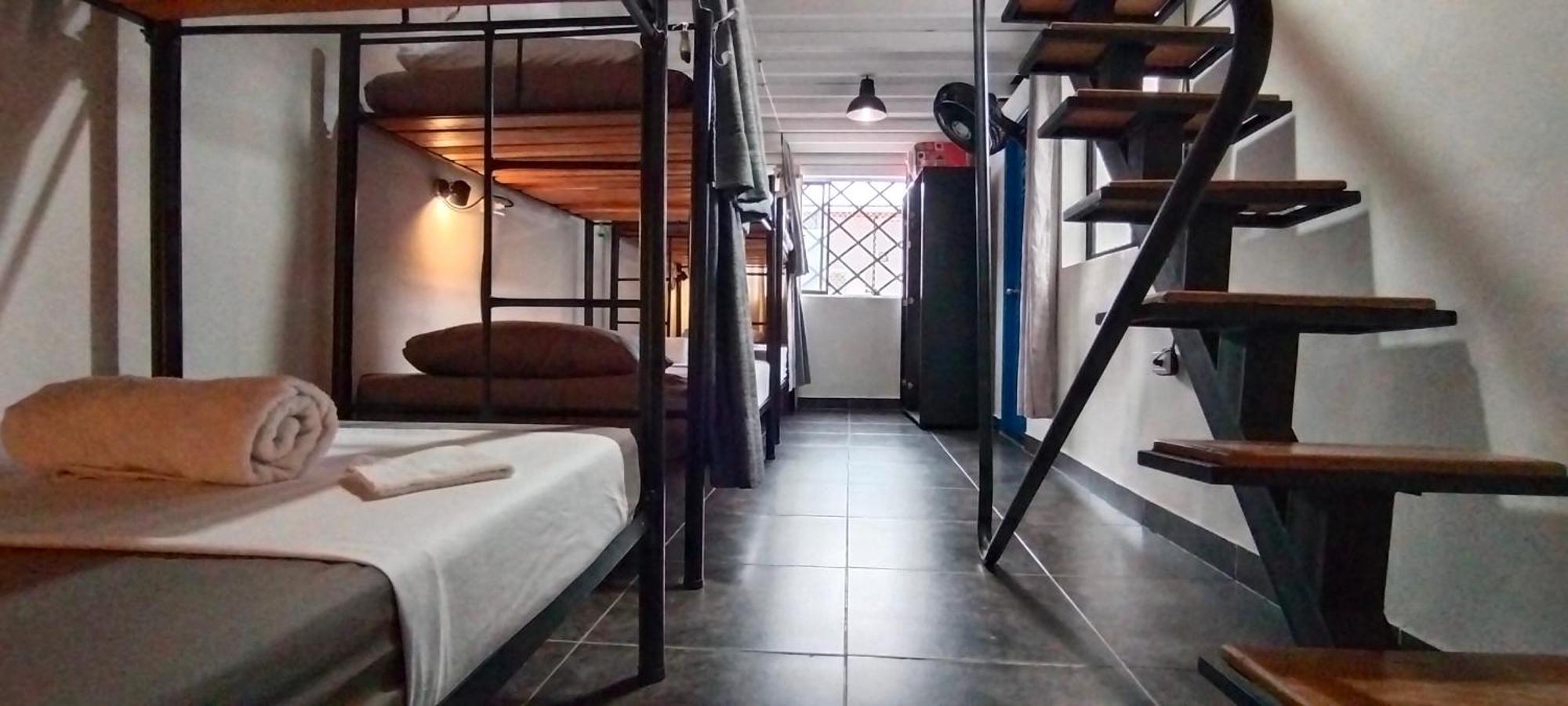 Hostel Metro Floresta Alojamiento Medellín Exterior foto